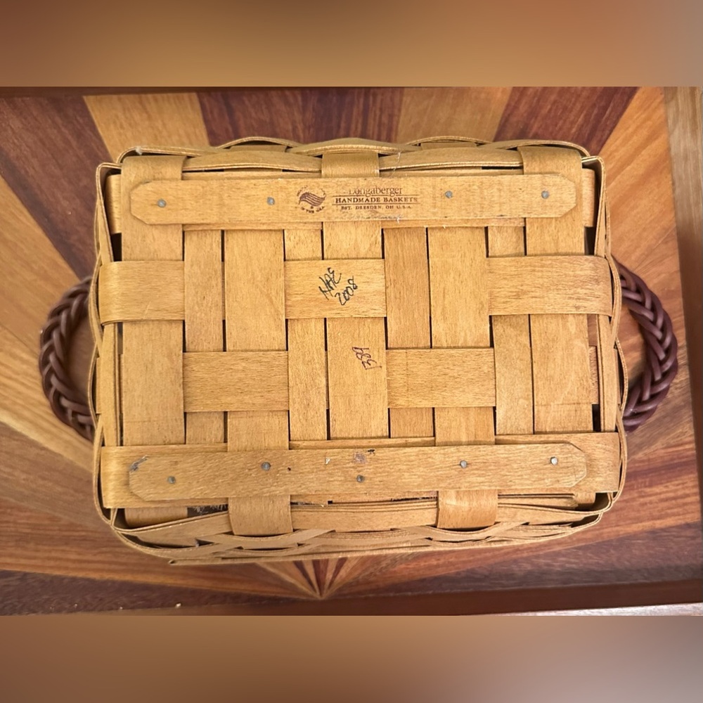 Longaberger basket hand woven in 2008 with leather woven handles - Picture 2 of 5